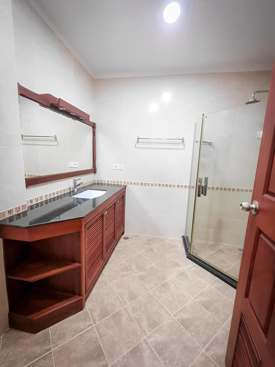 Hamptons Apartments Phnom Penh Esterno foto
