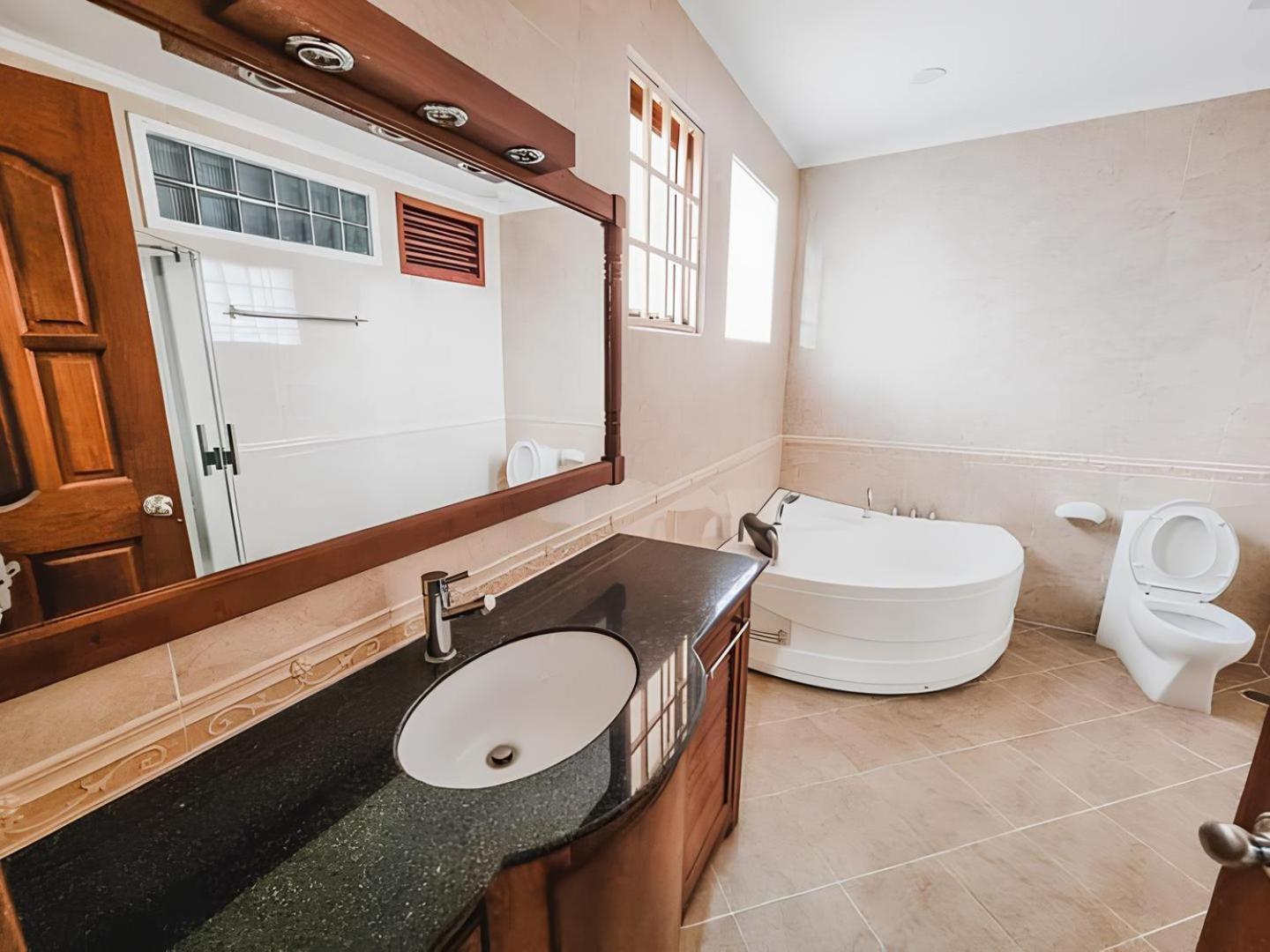 Hamptons Apartments Phnom Penh Esterno foto